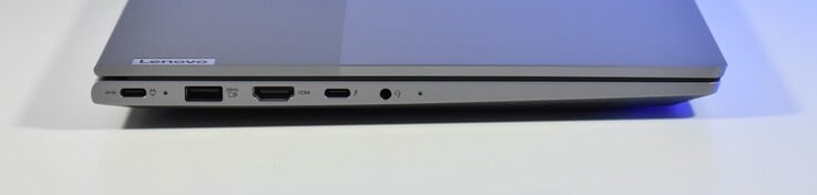 esquerda: USB-C 3.2 Gen 2, USB-A 3.2 Gen 1, HDMI, Thunderbolt 4, áudio de 3,5 mm