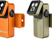 O Olight Oclip 2 Pro (E) e o Oclip 2 Ultra (D) vêm com cabeçotes inclináveis e clipes giratórios para facilitar o direcionamento da luz.