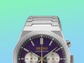 Close-up da metade superior do Seiko HGK003, destacando a caixa angular de aço inoxidável, os elos superiores da pulseira, os botões superiores e a parte superior do mostrador roxo, contrastando com um fundo em gradiente vibrante de verde e azul.
