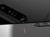 Espera-se que o Sony Xperia 1 V venha com sensores de câmera em sua maioria maiores dimensões do que seu predecessor. (Fonte de imagem: @OnLeaks/Sony - editado)