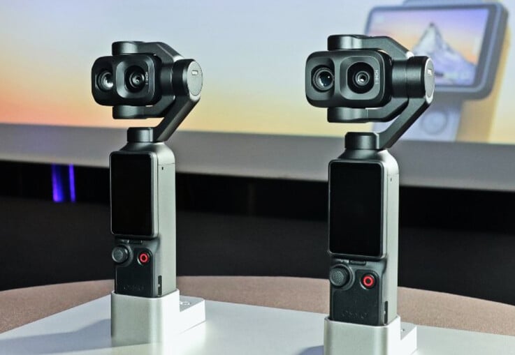 Um par de câmeras DJI Osmo Pocket 4P em exposição em Cannes.