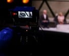 Uma fotografia de uma câmera filmando uma entrevista 