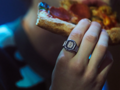 A Casio reabastecerá o Ring Watch CRW001-1 (foto) nos EUA em 1º de julho. (Fonte da imagem: Casio)