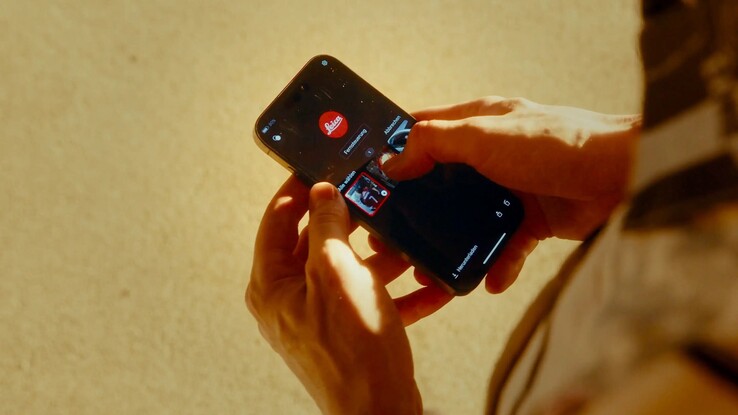 As fotos da Leica D-Lux 8 podem ser transferidas sem fio para um smartphone.