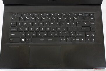 O teclado e o clickpad são idênticos ao GE66, tanto no tato como nas dimensões