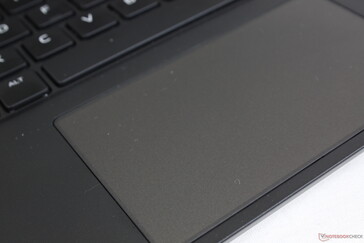 O Clickpad é pequeno para um laptop de 17,3 polegadas, mas é pelo menos suave e confiável