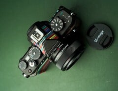 A SG-Image 35 mm f/2.2 é comercializada como uma lente compacta e versátil a um preço acessível.