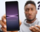 Resta saber se a Sony vai ouvir as palavras sábias da MKBHD e liberar o Xperia 1 V de forma mais ordenada. (Fonte da imagem: MKBHD/@OnLeaks - editado)