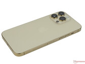 O iPhone 14 Pro Max tem vida útil da bateria ligeiramente pior do que seu predecessor. (Fonte de imagem: NotebookCheck)