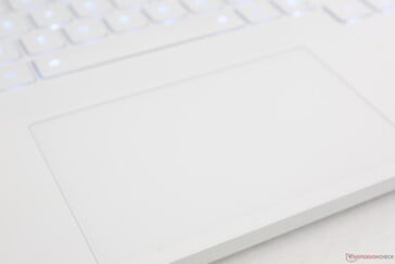 O clickpad é alto e satisfatoriamente nítido quando pressionado, apesar de sua pequena área de superfície