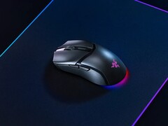 Mouse para jogos Razer Cobra HyperSpeed com iluminação RGB underglow. (Fonte da imagem: Razer)