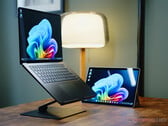O Surface Laptop 7 e o Surface Pro 11 da Microsoft, mostrados aqui, continuarão disponíveis com processadores Snapdragon X até o final deste ano.