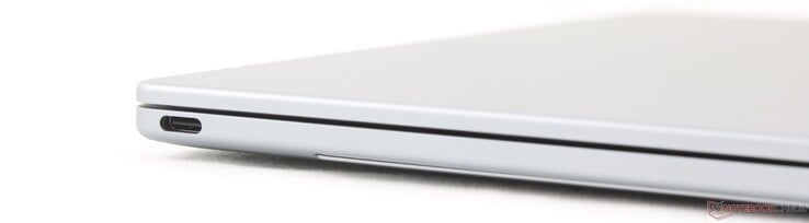 À esquerda: USB-C 3.2 Gen. 2 com DisplayPort 2.1 + Power Delivery