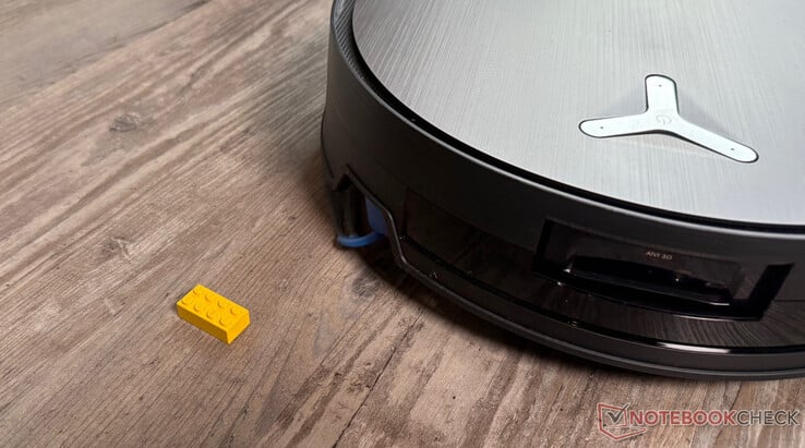 O Ecovacs Deebot X11 OmniCyclone até reconheceu esse pequeno bloco de terminais no teste