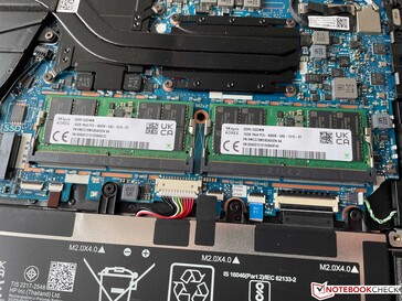 2x SO-DIMM sob uma cobertura adicional