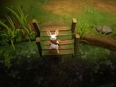 Quill descansa em uma ponte de madeira em Moss: The Forgotten Relic.