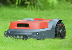 O cortador de grama RoboUP Robotic Mower não requer um fio de limite como muitos cortadores de grama inteligentes mais antigos. (Fonte de imagem: RoboUP)