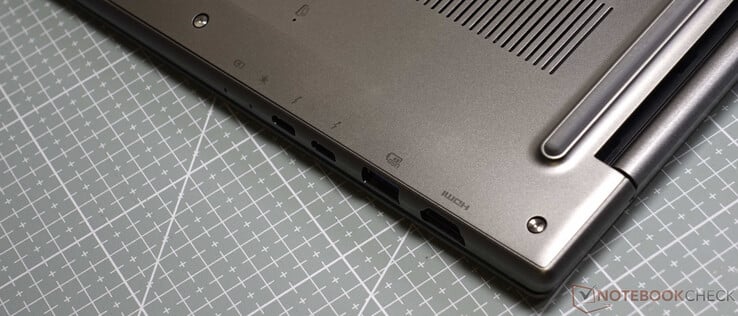Lado esquerdo: 2 x Thunderbolt, USB-3-A, HDMI 