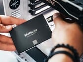 Um modder está transformando SSDs um pouco mais antigos em cartuchos de videogame.