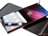 O Galaxy S22 Ultra é o primeiro smartphone Galaxy S com uma caneta S integrada. (Fonte de imagem: NotebookCheck)