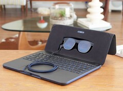O Spacetop G1 possui conectividade 5G, Bluetooth 5.3 e Wi-Fi 7. (Fonte da imagem: Sightful)