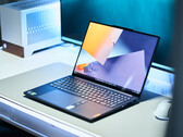 Análise do laptop Lenovo Yoga Pro 9i 16: Ótimo painel mini-LED, mas medidas desnecessárias de economia de custos