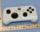 O novo controle do Xbox da Microsoft tem um formato relativamente pequeno.