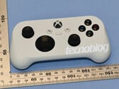 O novo controle do Xbox da Microsoft tem um formato relativamente pequeno.