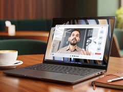 O Dell Pro 5 Series 14 (P514265) é comparativamente leve para um laptop de 14 polegadas, com 1,35 kg.