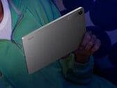 O Redmi Pad 2 9.7, na foto, contém o mesmo hardware que o Redmi Pad 2 SE e o Poco Pad C1.