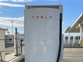 Uma pilha de Megacharger da Tesla (imagem: RodneyaKent/X)