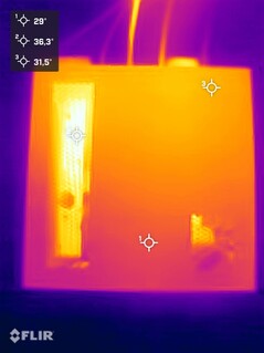 Minisforum MS-02 Ultra durante o teste de estresse (lado superior)