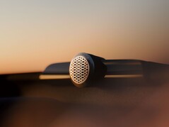 Vista de perto de um tweeter da Bowers & Wilkins no interior do novo Volvo EX60. (Imagem: Volvo)