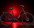 A bicicleta elétrica District+ na cor “cobra blood”