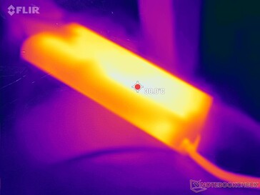 O adaptador AC pode chegar a 39 C quando a carga é muito alta por longos períodos