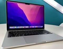 O mais recente MacBook Air em sua opção de cor prata. (Fonte da imagem: via @VNchocoTaco)