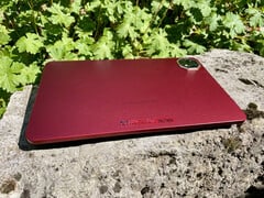 O grande tablet Teclast T60 AI de 12 polegadas tem alto-falantes estéreo e um conector de fone de ouvido de 3,5 mm (Fonte da imagem: Notebookcheck)