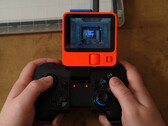 Jogar no Rabbit R1 não é tão ruim se o usuário tiver um controle sem fio e não se importar com a tela minúscula (fonte da imagem: Bringus Studios)