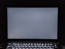 Sangramento da luz de fundo (mostrado aprimorado aqui)