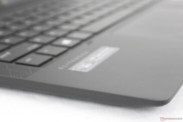 As impressões digitais se acumulam mais lentamente do que na maioria dos outros laptops totalmente pretos, incluindo o Razer Blade ou o Lenovo ThinkPad