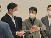 Esta é a primeira rolagem da Samsung nas mãos do vice-presidente da empresa? (Imagem: PhoneArena)