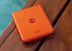 O Razr 50 tem certificação IPx8 e pode ser configurado com até 512 GB de armazenamento na China. (Fonte da imagem: Motorola)