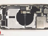 O iPhone 14 Pro Max não é assim tão fácil de reparar. (Fonte de imagem: PBKreviews)