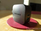 O novo carregador RP-PC144. (Fonte: Notebookcheck)