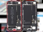 Apple iPhone SE 2 (esquerda) em comparação com o iPhone SE 3 (direita). (Fonte de imagem: PBKreviews/Apple - editado)