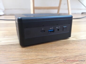 Frente: USB-C c/ Thunderbolt 3, USB 3.1 Gen. 2, áudio combinado de 3,5 mm, botão de alimentação