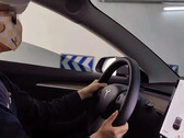 A tela Tesla da Sra. Zheng atuou em uma assustadora coincidência (imagem: Chengdu) 