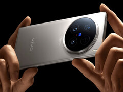 O Vivo X300 Pro será um pouco menor que o X200 Ultra da foto. (Fonte da imagem: Vivo)
