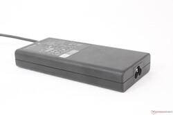 adaptador CA de 245 W