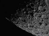 Uma imagem que mostra a superfície da Lua.